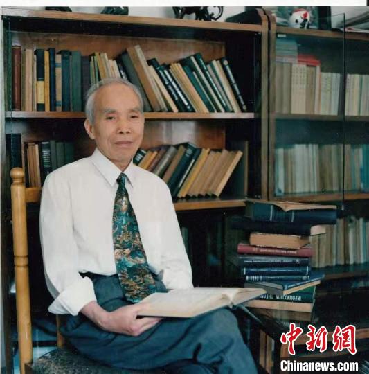 Academician of China Academy of Engineering, an expert in electromagnetic field theory and antenna technology in China, and Chen Jingxiong, the main pioneer of antenna theory and guidance radar antenna design. Photo courtesy of the organizer